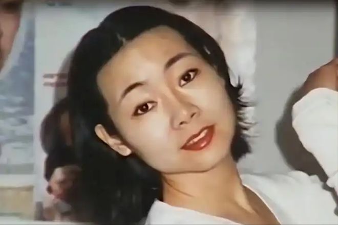做饭帅气丈夫甘当“家庭主夫”把她宠成宝凯发k8娱乐唯一结婚34年只生孩子不(图15)