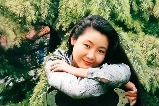 做饭帅气丈夫甘当“家庭主夫”把她宠成宝凯发k8娱乐唯一结婚34年只生孩子不(图9)