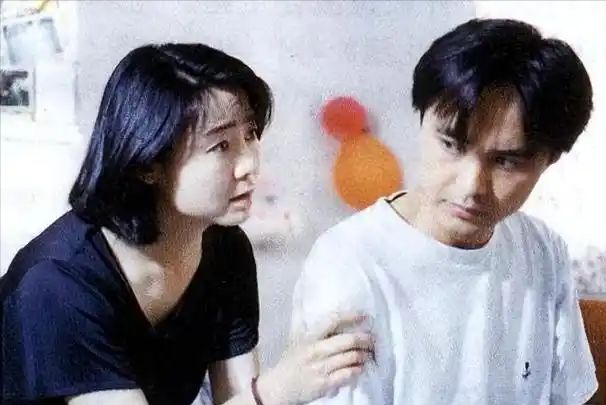 做饭帅气丈夫甘当“家庭主夫”把她宠成宝凯发k8娱乐唯一结婚34年只生孩子不(图20)