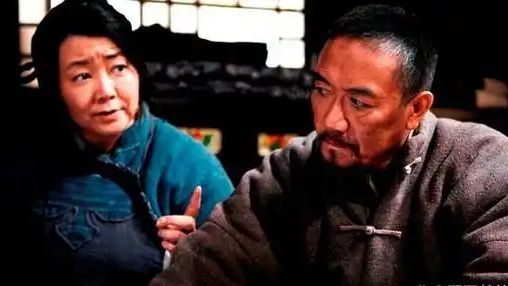 做饭帅气丈夫甘当“家庭主夫”把她宠成宝凯发k8娱乐唯一结婚34年只生孩子不(图21)